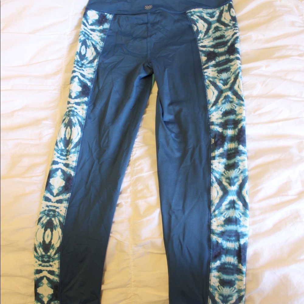 FOREVER 21 Blue/Turquoise Athletic Leggings